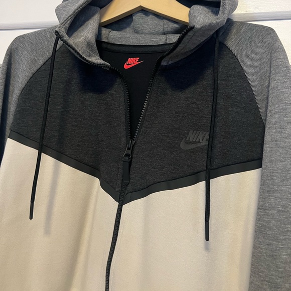 Nike Jacket - Picture 2 of 7